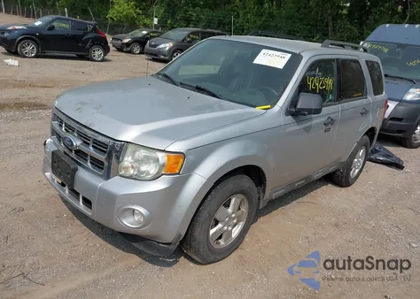 2010 Ford Escape Xlt z USA, uszkodzony, nr VIN 1FMCU9DG8AKB66474